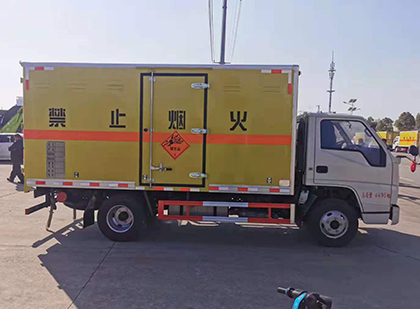 蒲城爆破器材运输车技术升级与安全合规新趋势